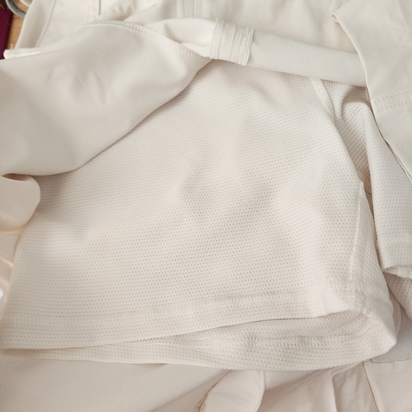 Athleta Vienna Cargo Skort In Magnolia White Buit In Shorts Run Training Active - Picture 13 of 13